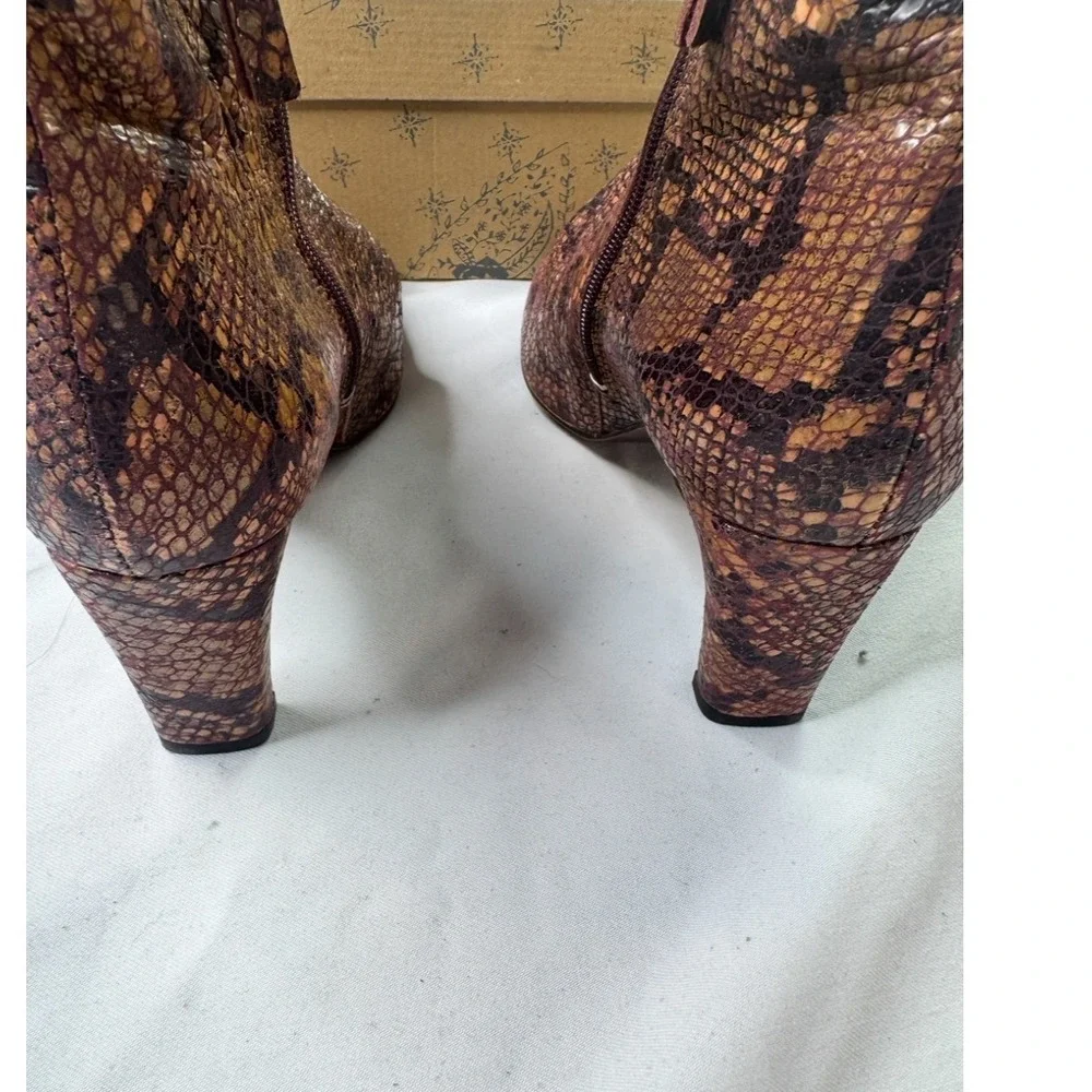 Free People Cybill Snakeskin Embossed Leather Ankle Boots‎ Brown Square Toe 39